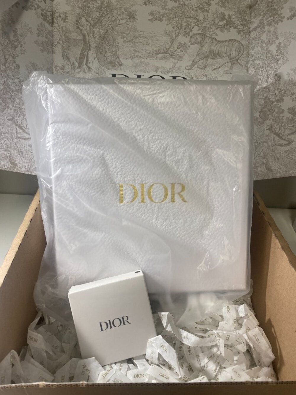 NWT NIB Dior Beauty Bundle (Makeup brushes with case and Mirror) - Picture 2 of 10